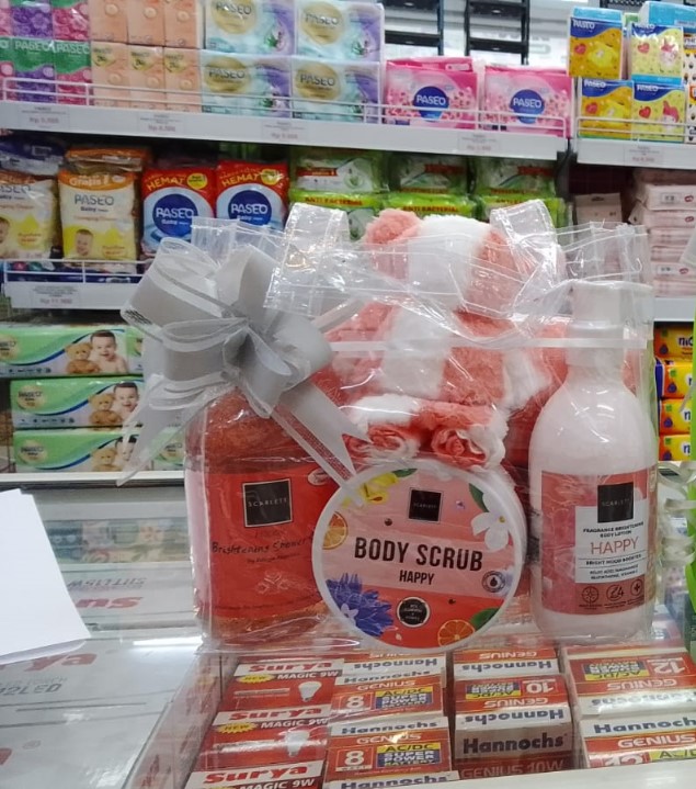 Hampers Paket Mandi Scarlett 4in1 - Handuk Mandi + Scarlett Body Care
