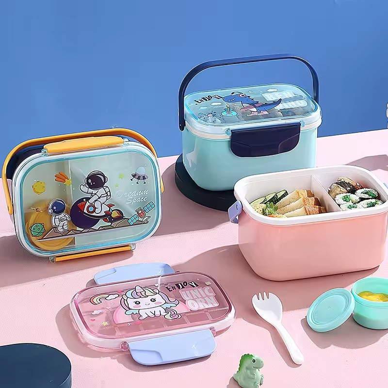 Lunch Box Susun Anak Karakter 2 Sekat 1600ml (Free Sendok + Tempat Kuah) (2572) Lunch Box Susun Anak Karakter 2 Sekat 1600ml (Free Sendok + Tempat Kuah) (2572)