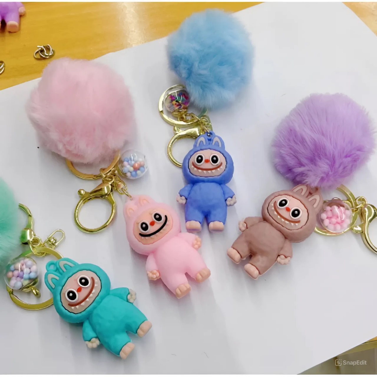 Gantungan Kunci Labubu + Pompom Bulu (104) - Aksesoris Keychain Lucu