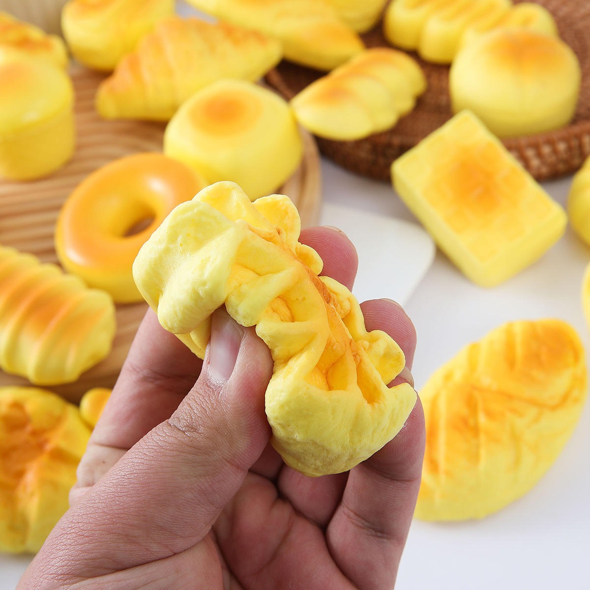 Mainan Squishy Roti Mini 6 - 11cm (Kemasan Plastik)