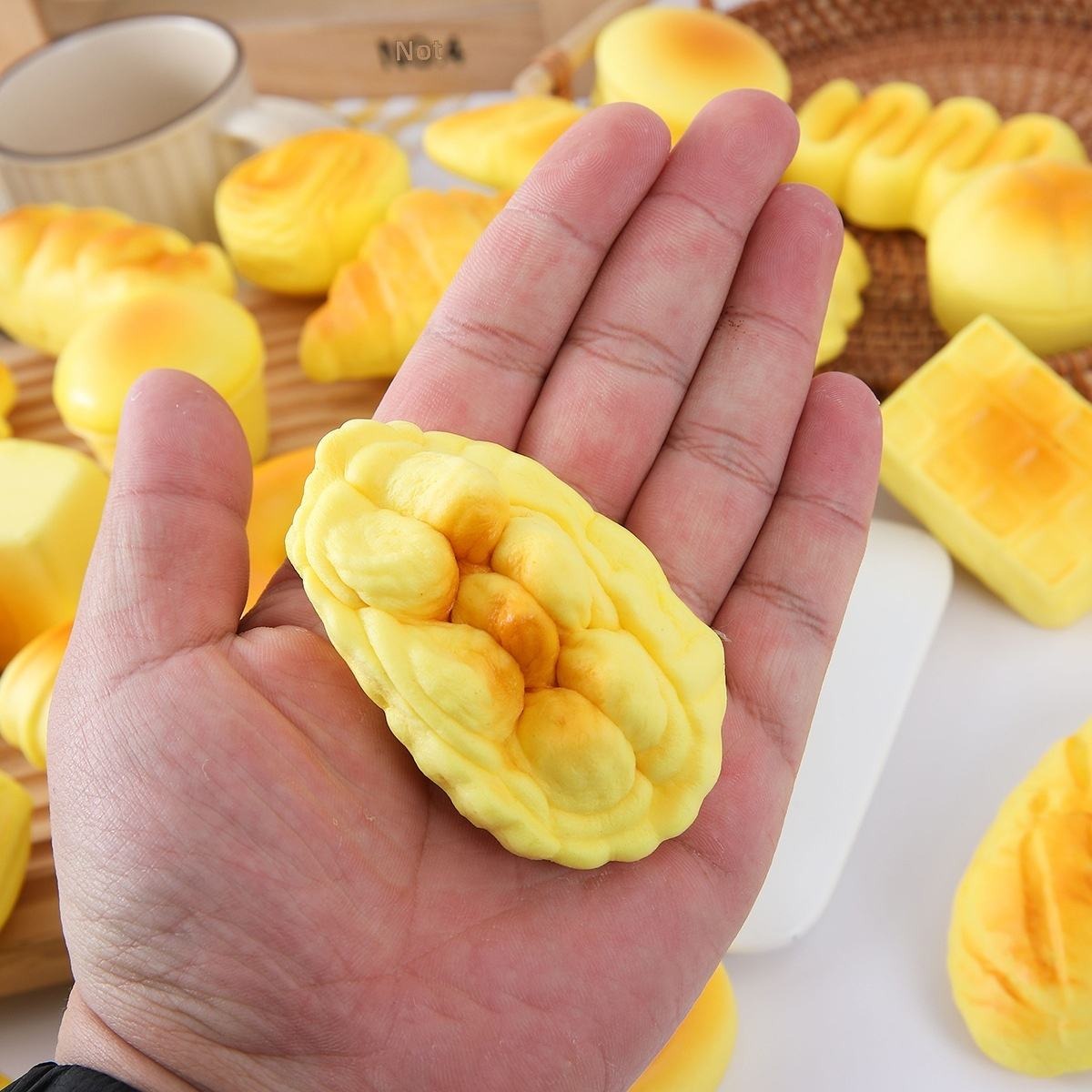 Mainan Squishy Roti Mini 6 - 11cm (Kemasan Plastik)